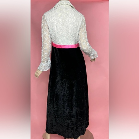 Vintage 70s Formal Gown Empire Waist Black Scallop Velvet Lace Bodice Size Small - Picture 2 of 12
